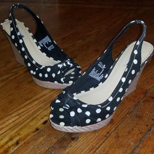Polka dot wedge